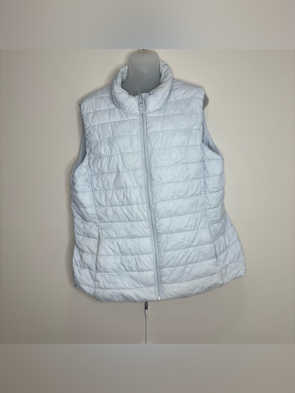Old Navy white zip up Quilted Puffer Vest size XL Casual outdoor winter